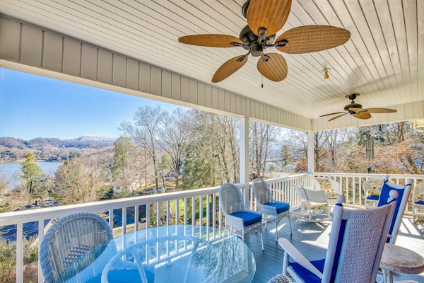 Beautiful & convenient home close to lake with shared pool, WiFi, & central AC