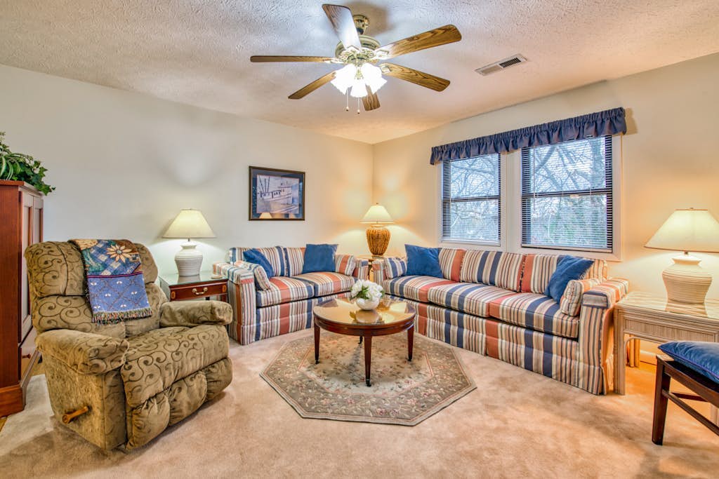 Lower-level lake retreat with mountain views, pool, central AC, deck, grill