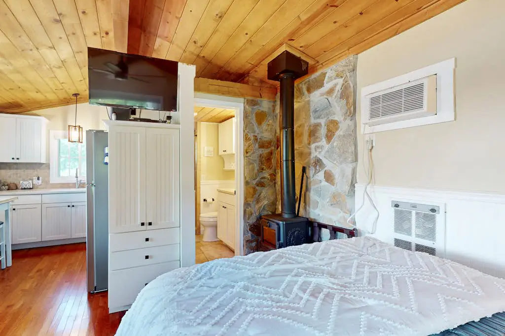Little Lake Cottage
