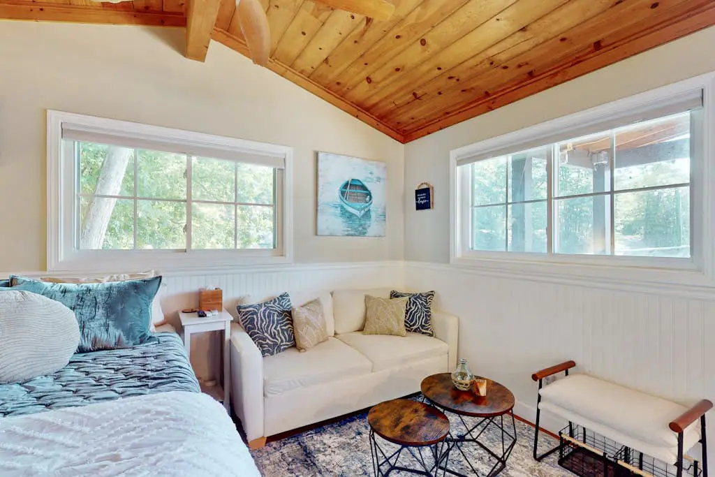 Little Lake Cottage