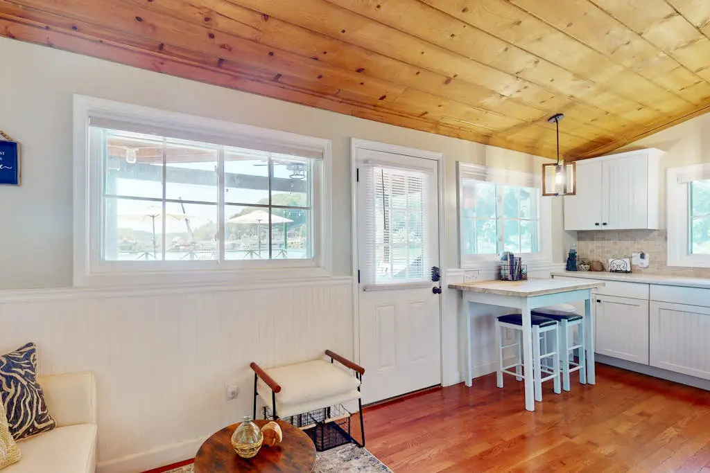 Little Lake Cottage
