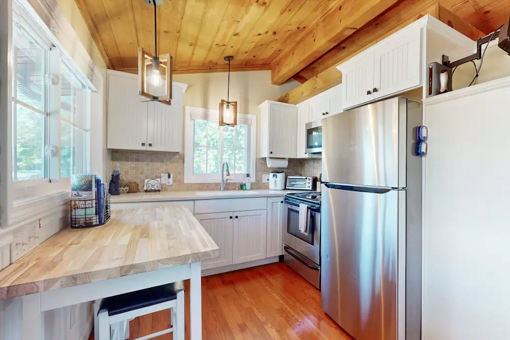 Little Lake Cottage