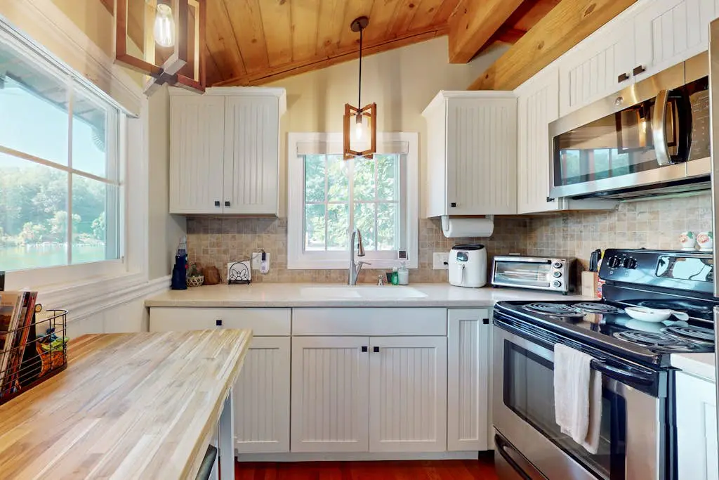 Little Lake Cottage