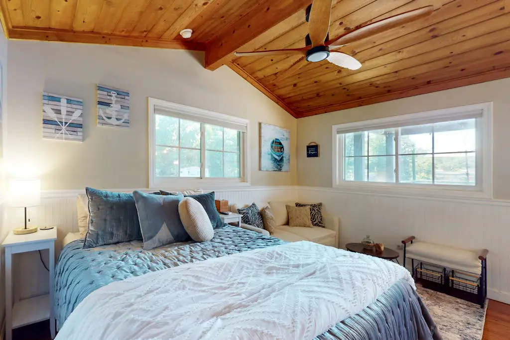 Little Lake Cottage