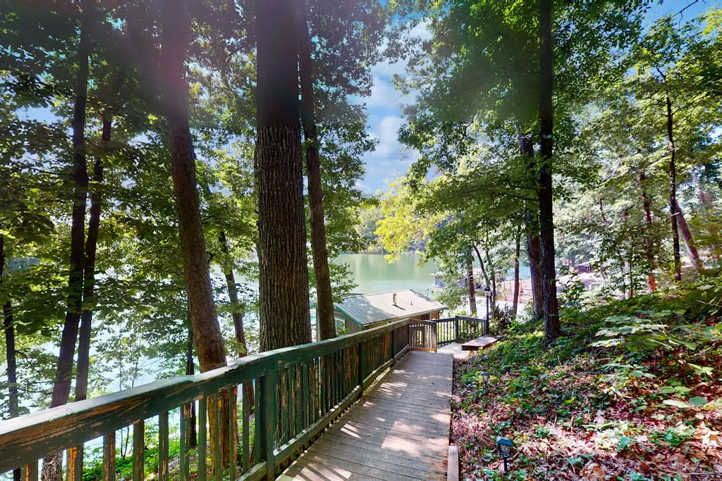 Little Lake Cottage