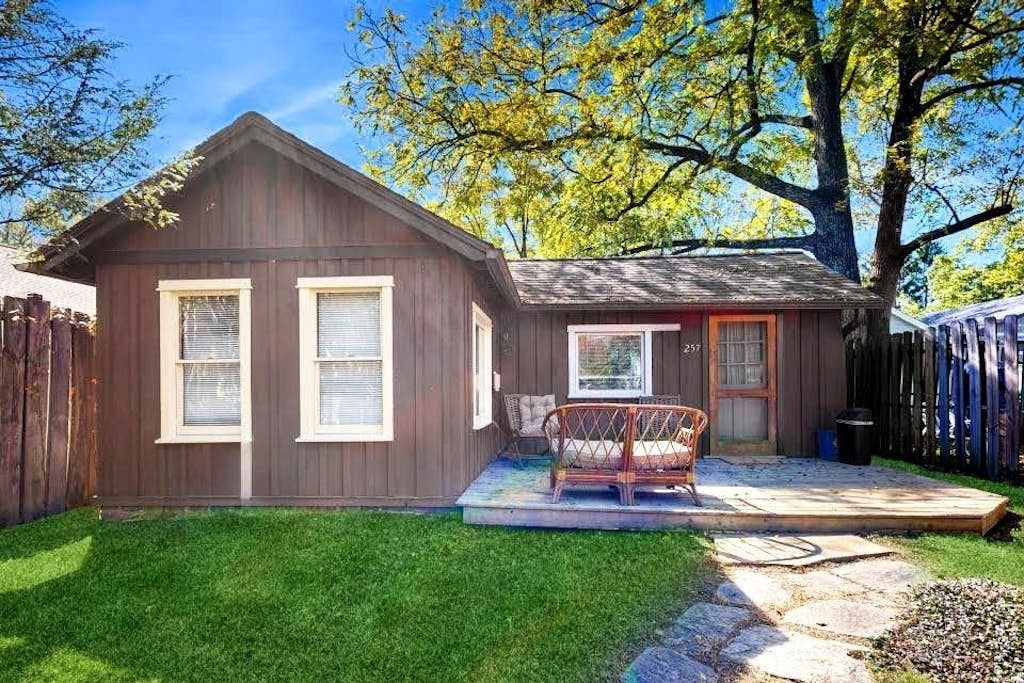Centrally located home, with cottage, in Brevard - close to outdoor activities!