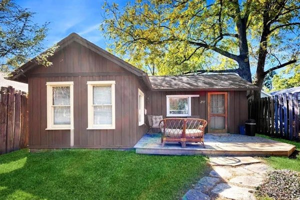 Centrally located home, with cottage, in Brevard - close to outdoor activities!