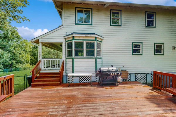 Charming Riverfront House with Full Kitchen, Wifi, and Central AC | Dog-Friendly