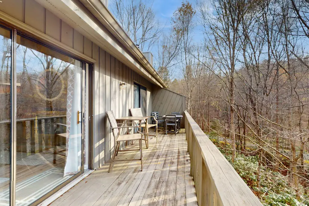 Rumbling Bald Resort Unit -2004