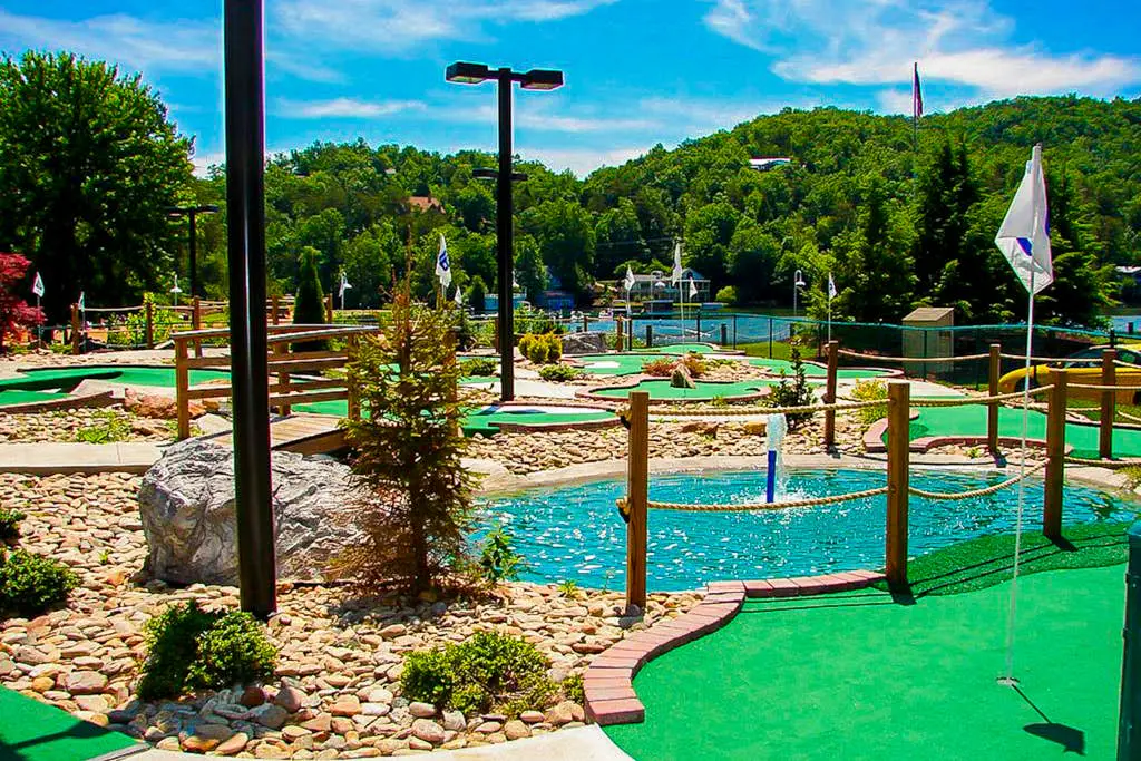 Rumbling Bald Resort Unit -2004