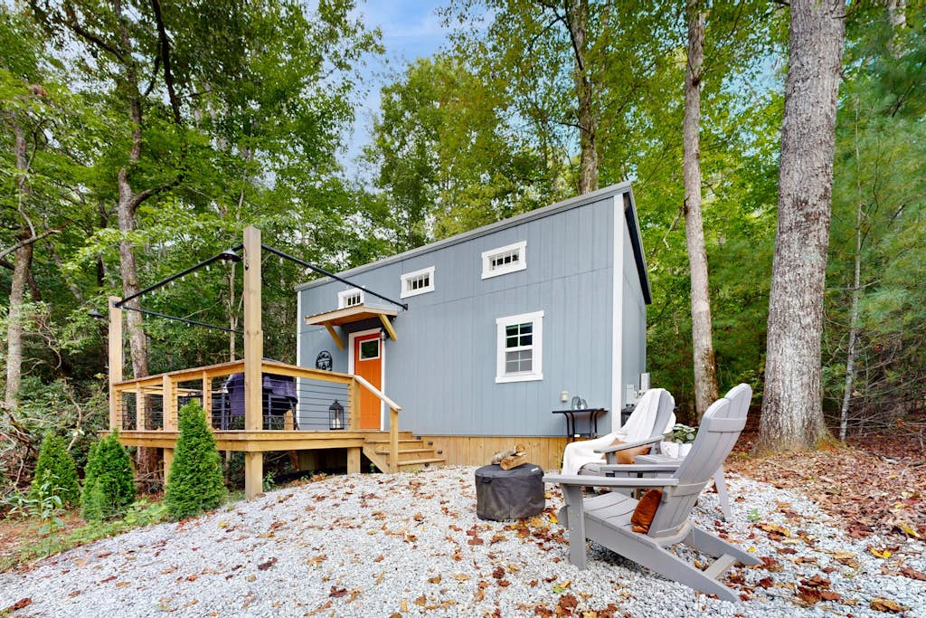 Little Blue Lakeview Cottage