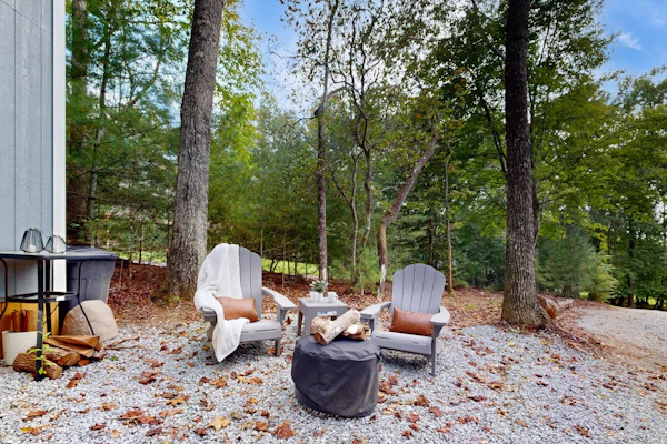 Tiny House near Asheville | Lake Views, Fire Pit, Large Deck