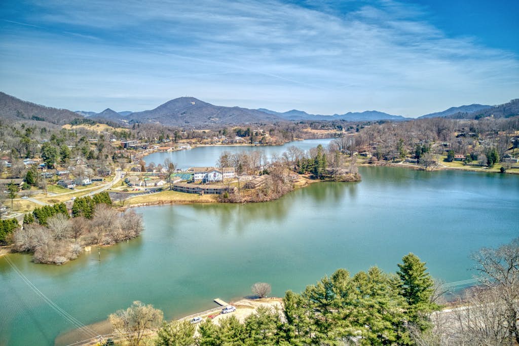 Dog-friendly condo with a renovated kitchen plus access to a pool & tennis