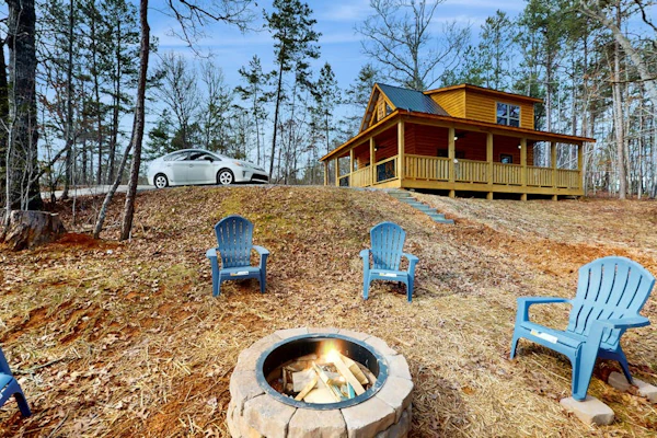 Private 1BR Cabin In Murphy with Mountain Views, Wifi, and Full Kitchen