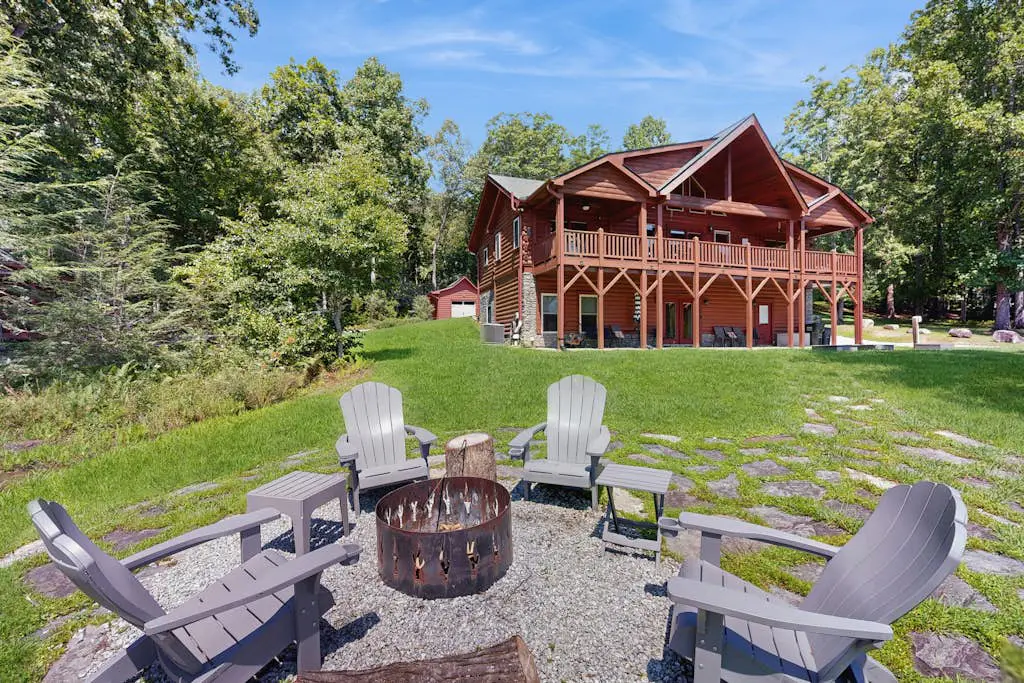 Lakefront Blue Ridge Cabin