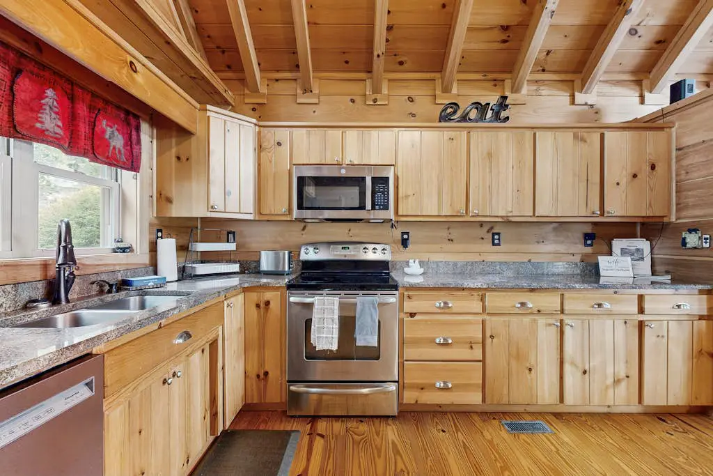 Lakefront Blue Ridge Cabin