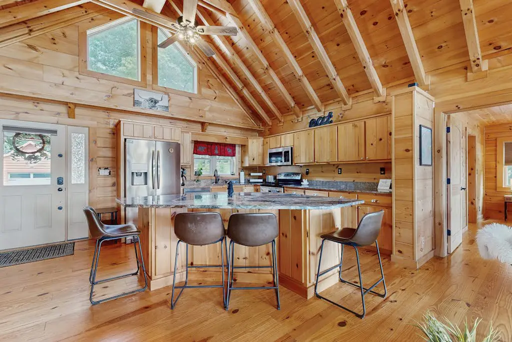 Lakefront Blue Ridge Cabin