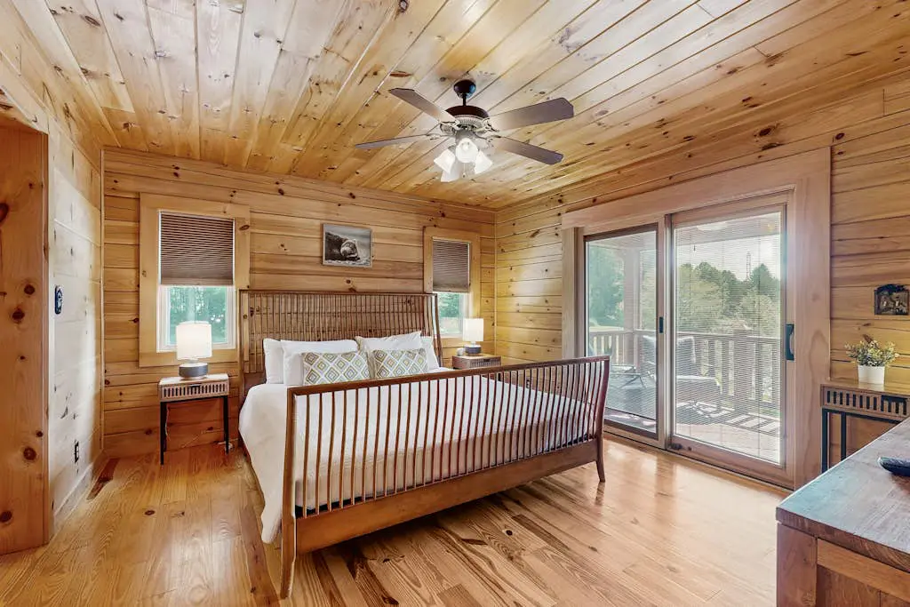 Lakefront Blue Ridge Cabin