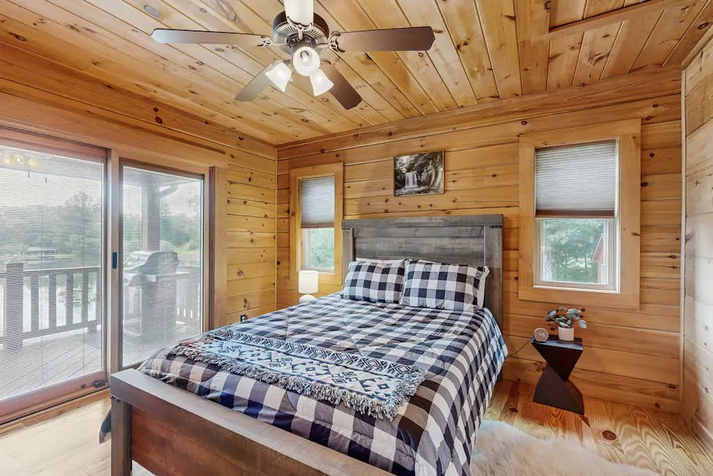 Lakefront Blue Ridge Cabin
