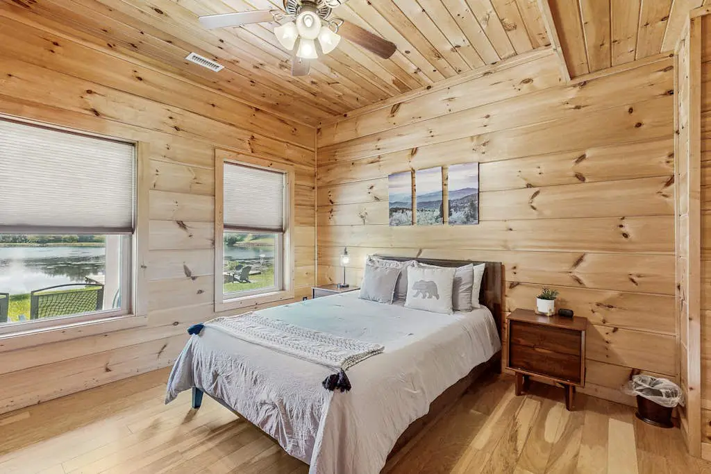 Lakefront Blue Ridge Cabin