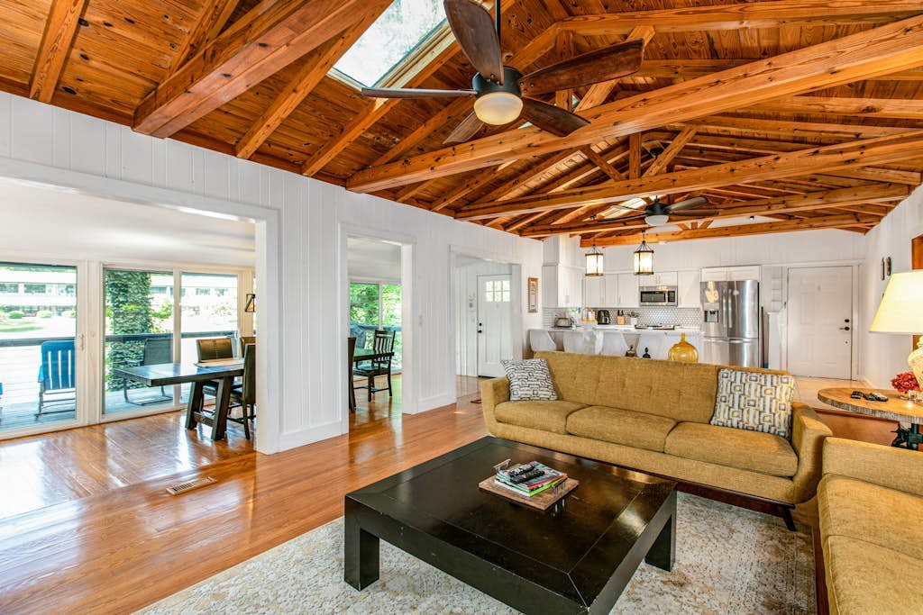 Modern lake-front home, dog-friendly, dock, hot tub, deck, pool, tennis, wifi