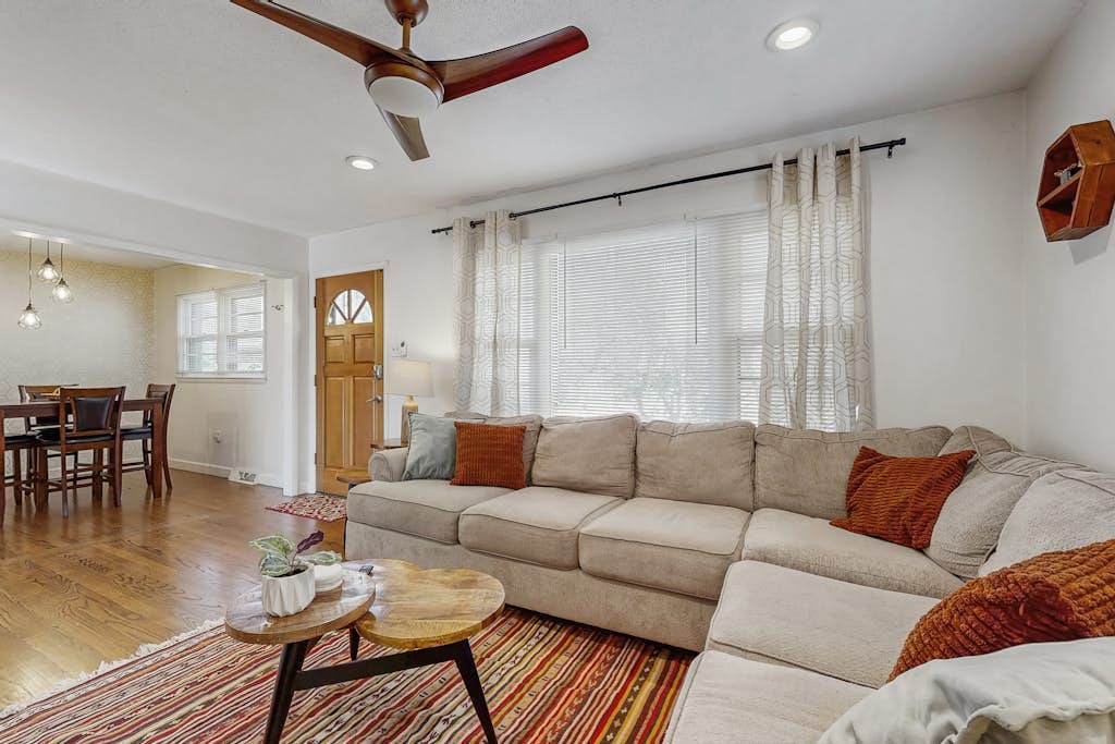 Cozy dog-friendly house w/ fenced yard, deck, firepit, EV charger, wifi, w/d