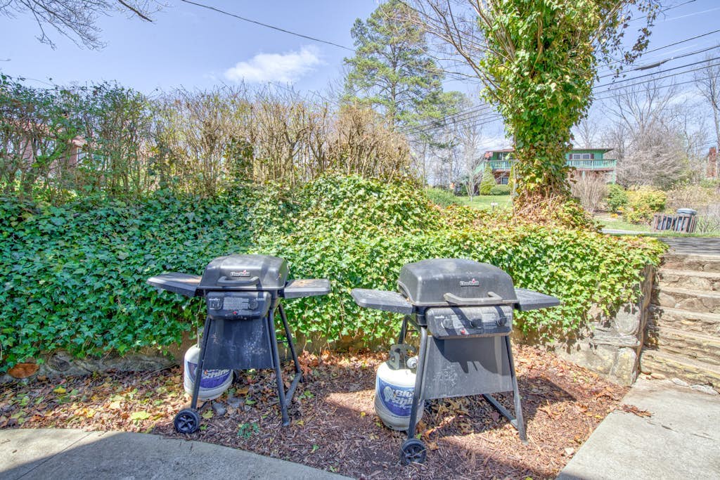 Lake Duplex with Central AC, WiFi, Fireplace & W/D - Steps to Pool and Tennis