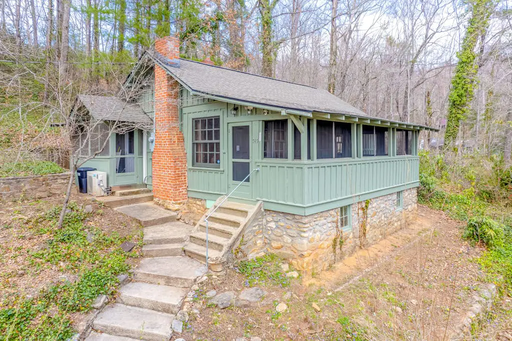 Charlotte's Cabin