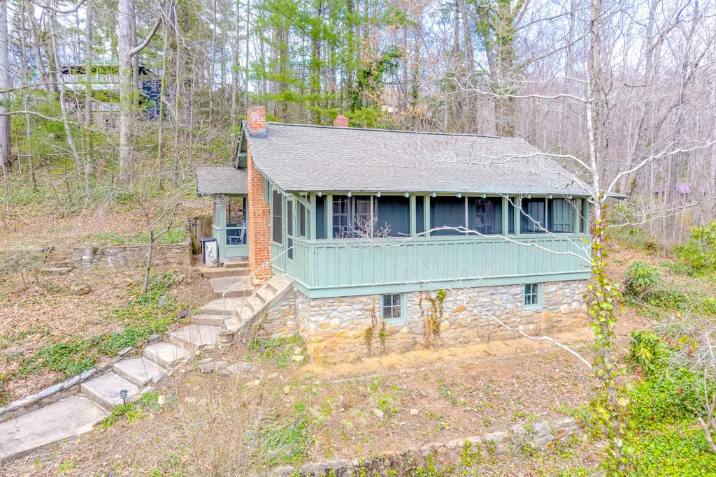 Charlotte's Cabin