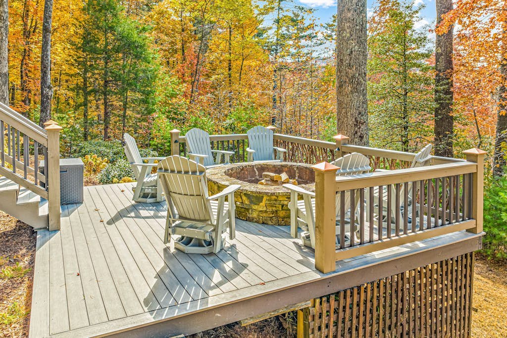 Dog-friendly, upscale cabin with gourmet kitchen, entertaining deck, & hot tub