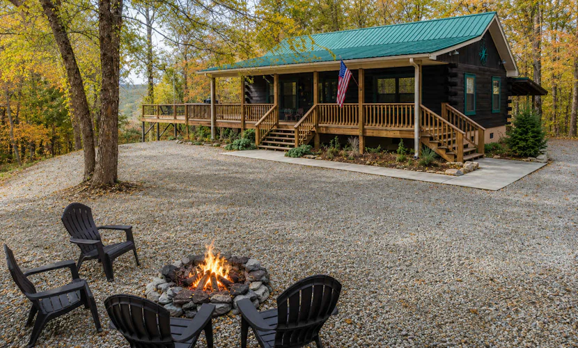Snuggly, dog-friendly cabin w/ free WiFi, a gas fireplace, firepit, central A/C