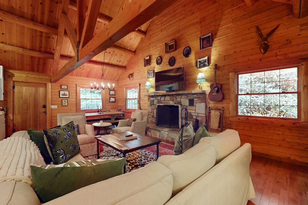 Dod-Friendly with Hot Tub & Fire Pit Overlooking Golf Course at Lake Toxaway
