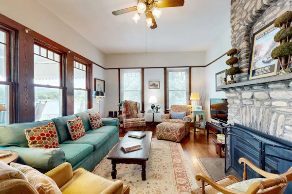 Lake Junaluska Retreat: Gas Grill, Family Fun, Serene Views, Pool