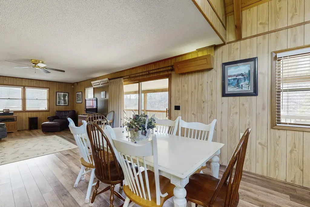 Lodge on Mirror Lake