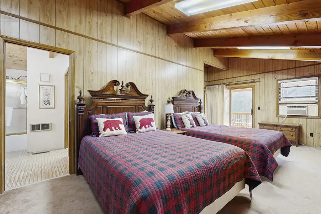 Lodge on Mirror Lake