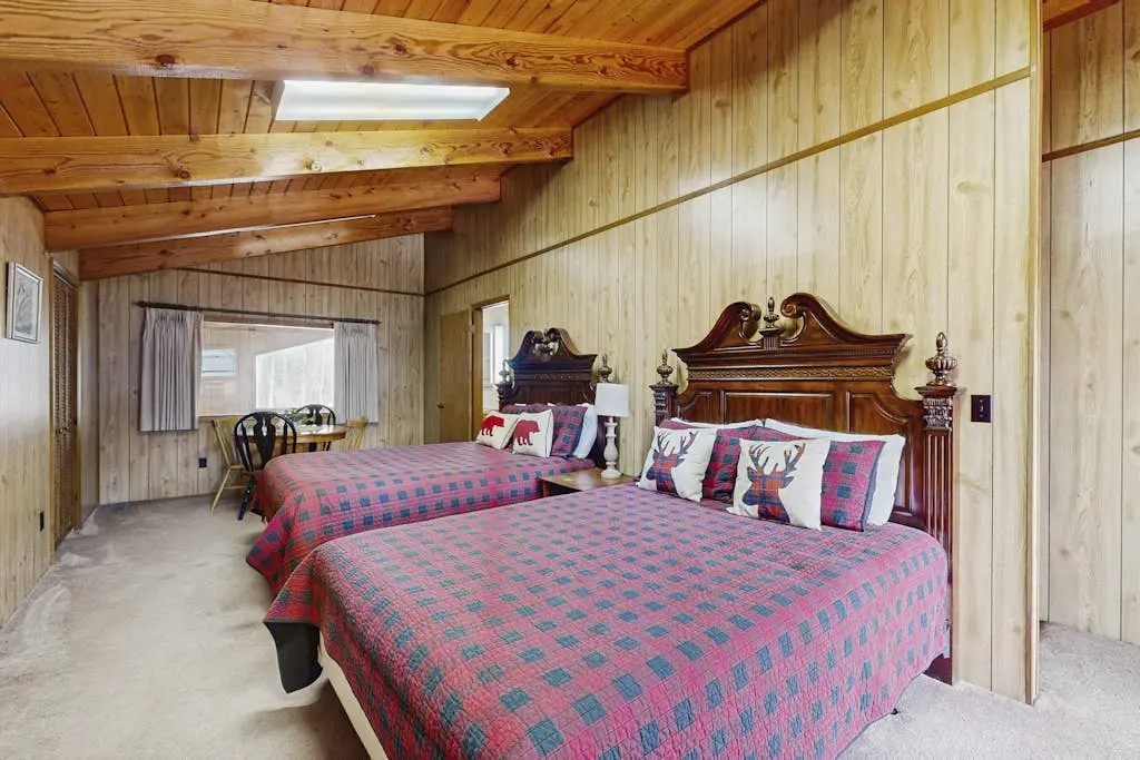 Lodge on Mirror Lake