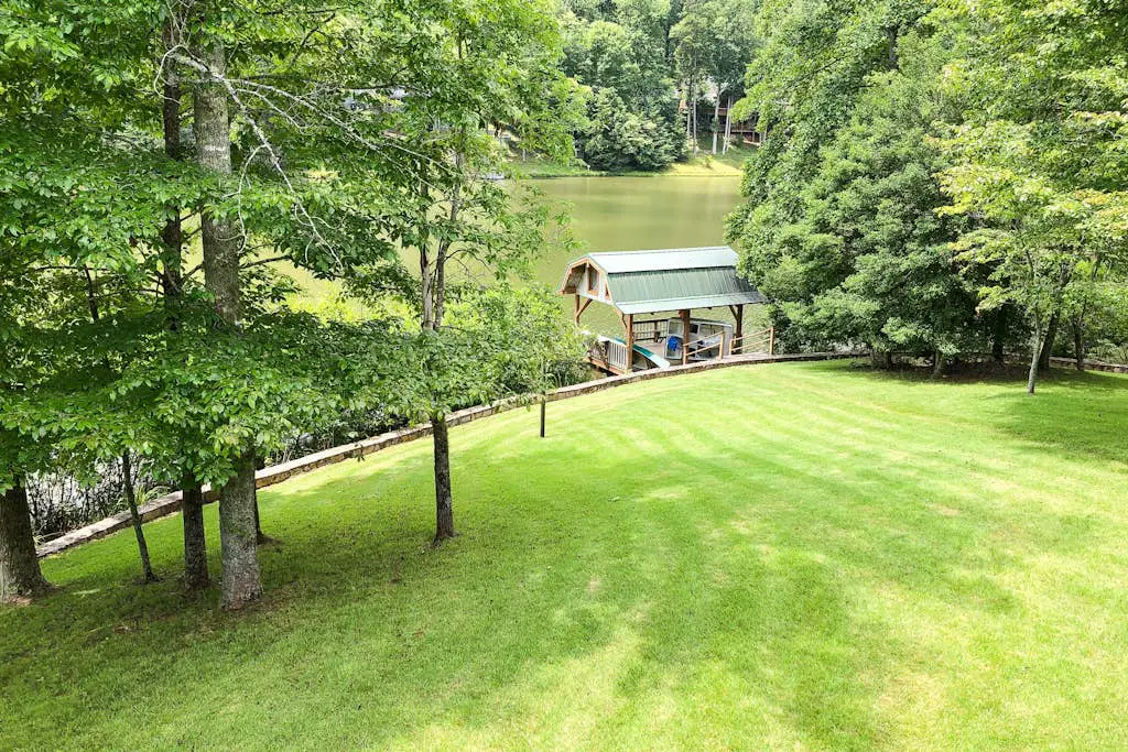 Lodge on Mirror Lake