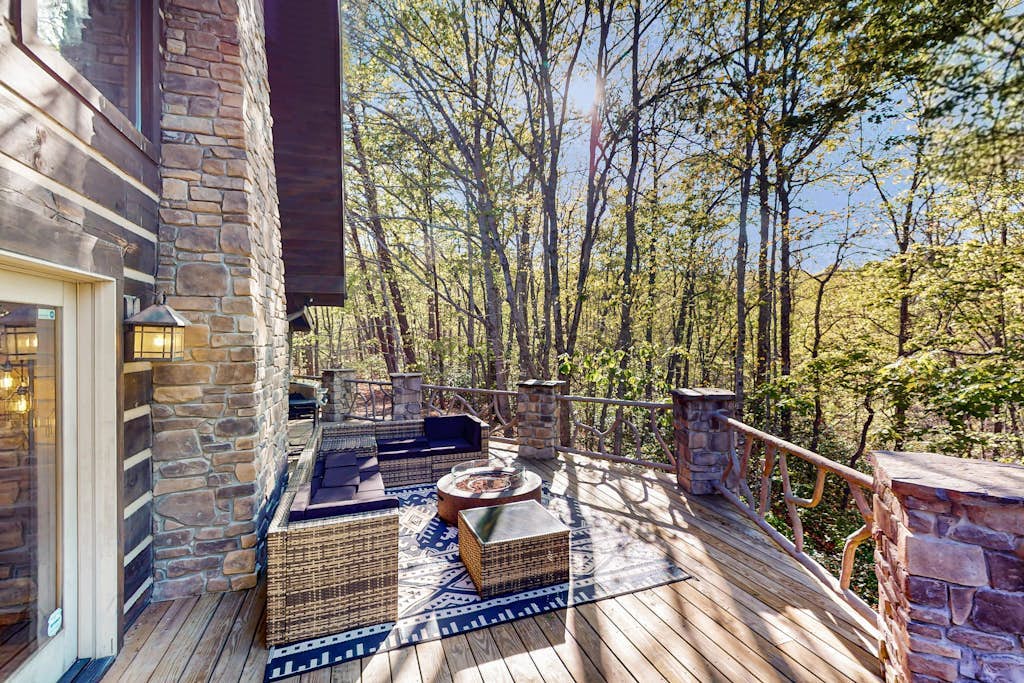 Lake Lure mountain cabin with spectacular views on 2 acres