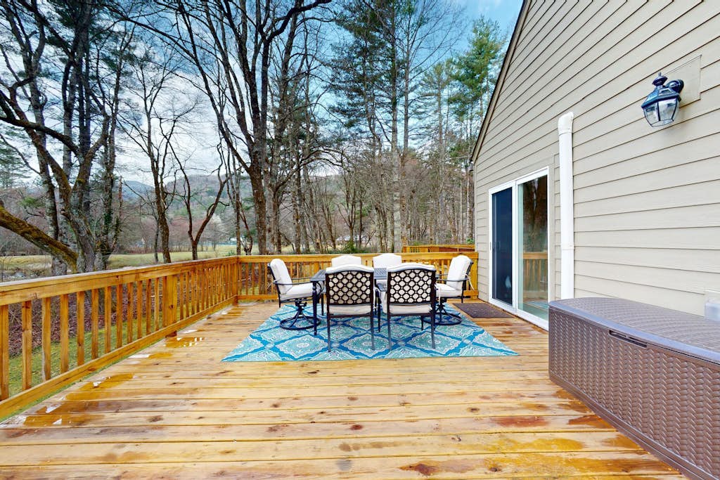 Charming Sapphire, NC Condo: Cozy, Dog-Friendly, Pool, Golf Course, & More