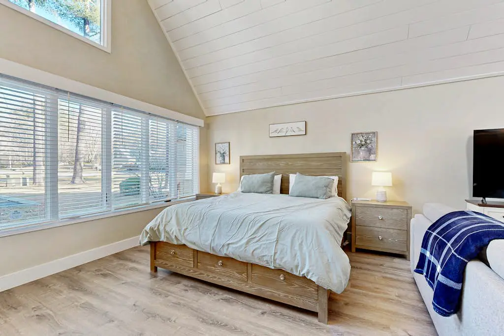 Sapphire Serenity - Studio