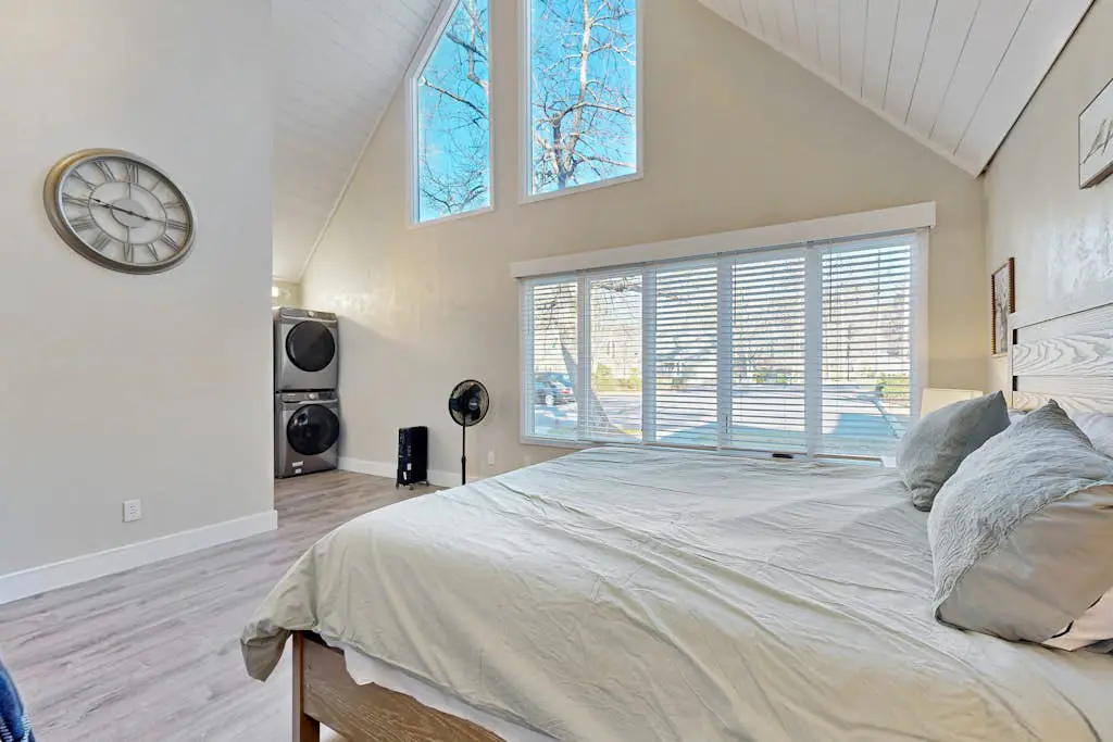 Sapphire Serenity - Studio