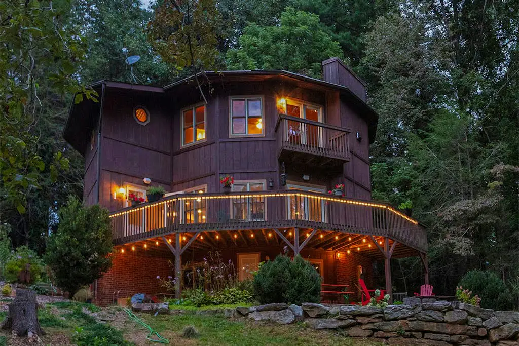 Circular Mountain Retreat