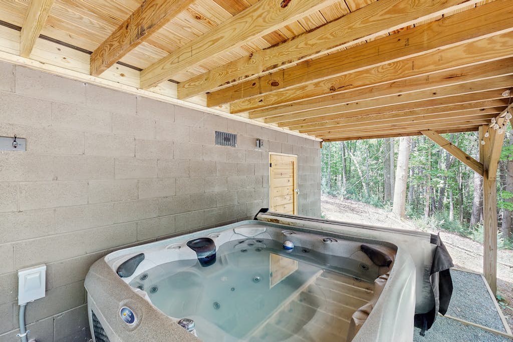 Log-sided cabin, hot tub, screened-in covered deck, outdoor dining, firepit, bbq