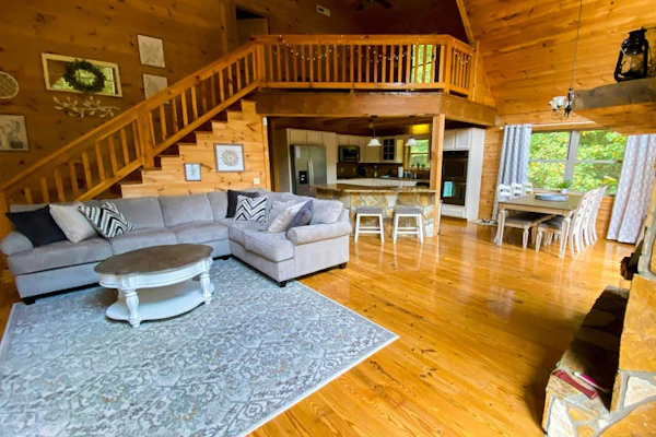 Private log house on 63 acres, riverfront, fireplace, pool table, gameroom, AC