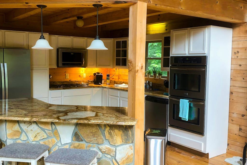 Private log house on 63 acres, riverfront, fireplace, pool table, gameroom, AC