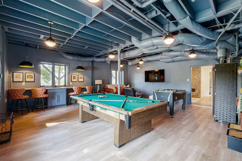 Spacious mountain view lodge with  firepit, game room and incredible views