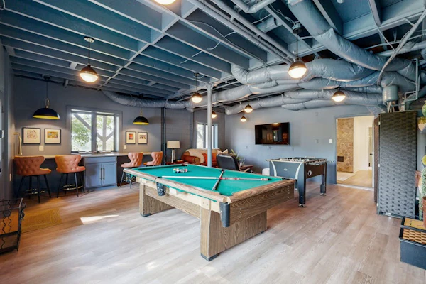 Spacious mountain view lodge with firepit, game room and incredible views