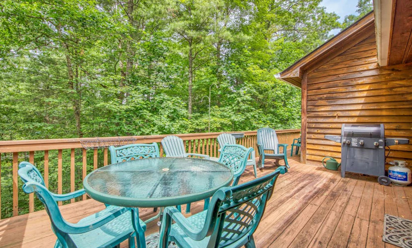 Two-part villa near the slopes with hot tub, pools, golf on-site, & fast WiFi