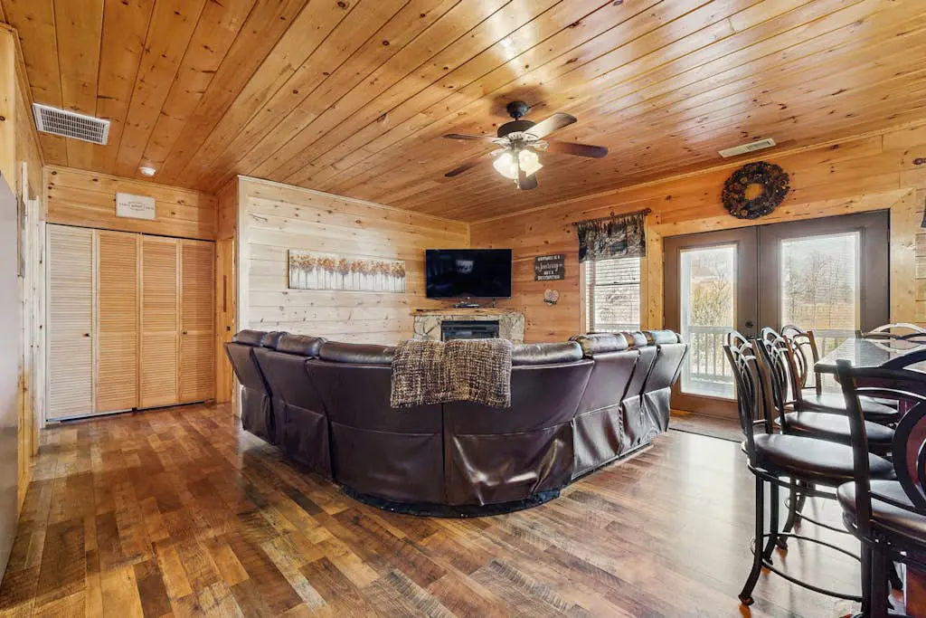 Town Mountain Lodge