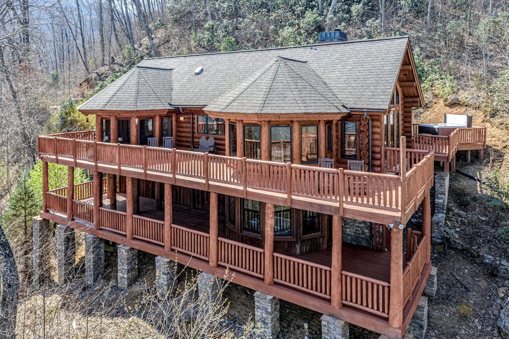 Mountain-view log home with hot tub, firepits, pool table & air hockey